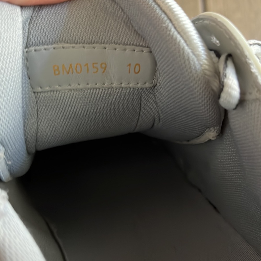 Louis Vuitton Sneakers 👟 - Picture 9 of 13